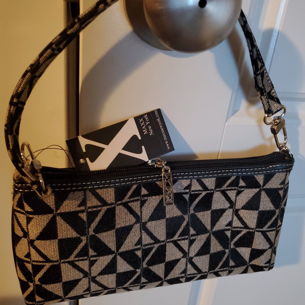 MAXX NY black & white PURSE